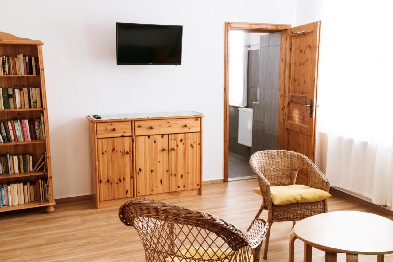 Ferienwohnung An Der Berliner Seenkette Schwerin  Exterior foto